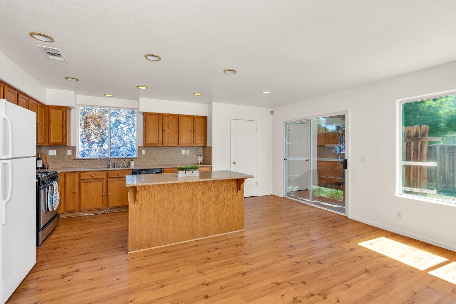 661 Sandhill Crane Dr, Los Banos, CA 93635