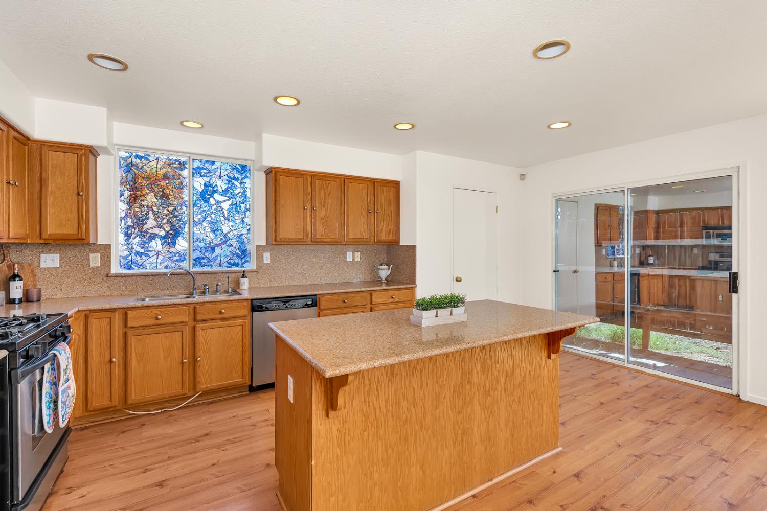 661 Sandhill Crane Dr, Los Banos, CA 93635