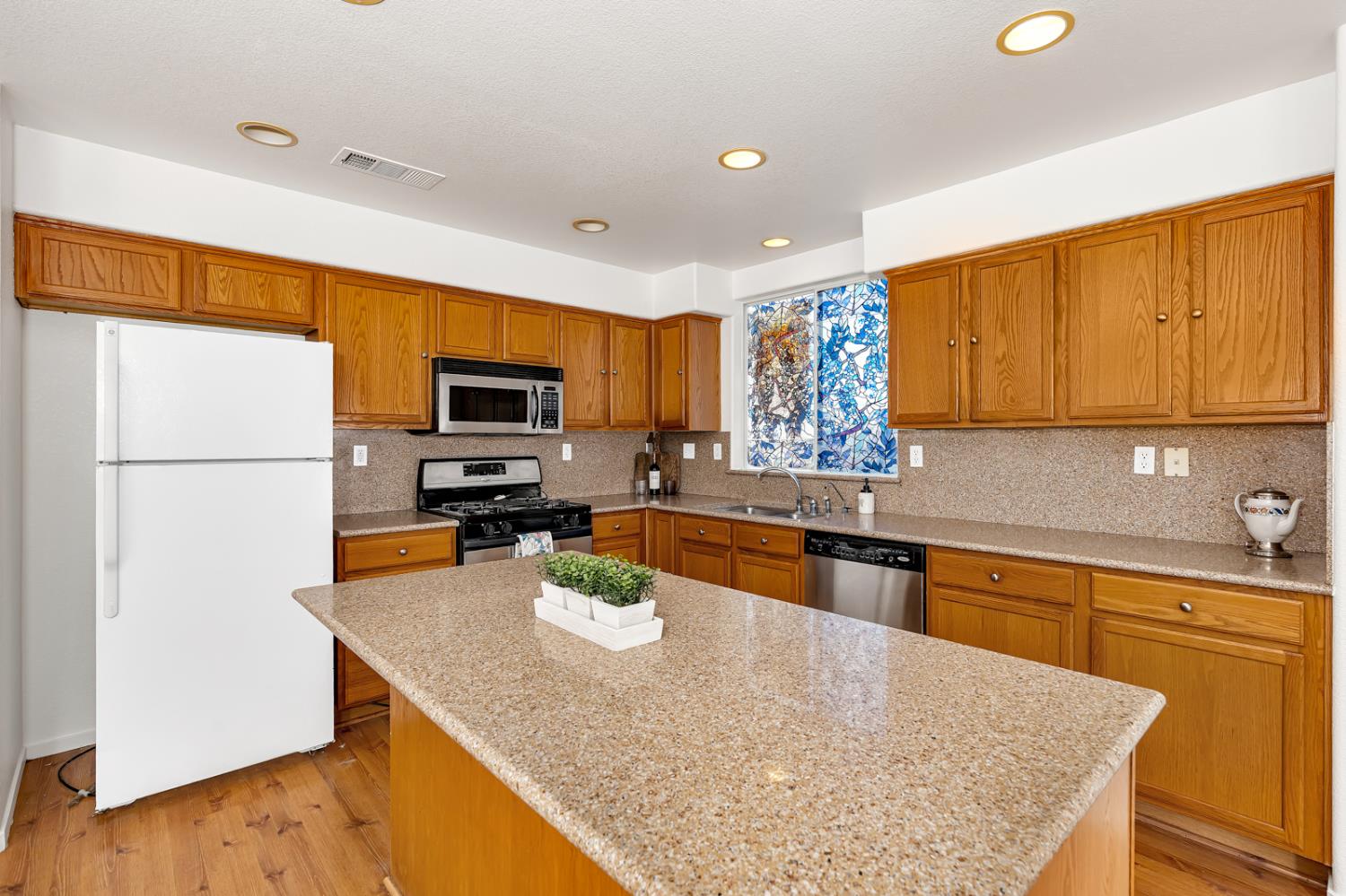 661 Sandhill Crane Dr, Los Banos, CA 93635