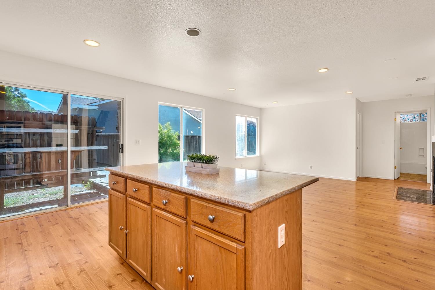 661 Sandhill Crane Dr, Los Banos, CA 93635