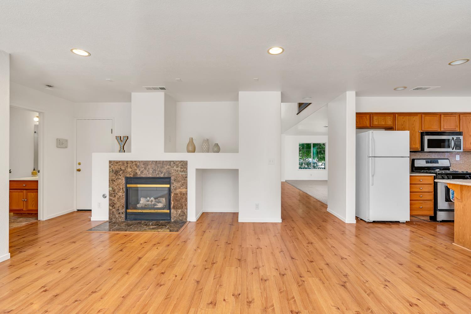 661 Sandhill Crane Dr, Los Banos, CA 93635