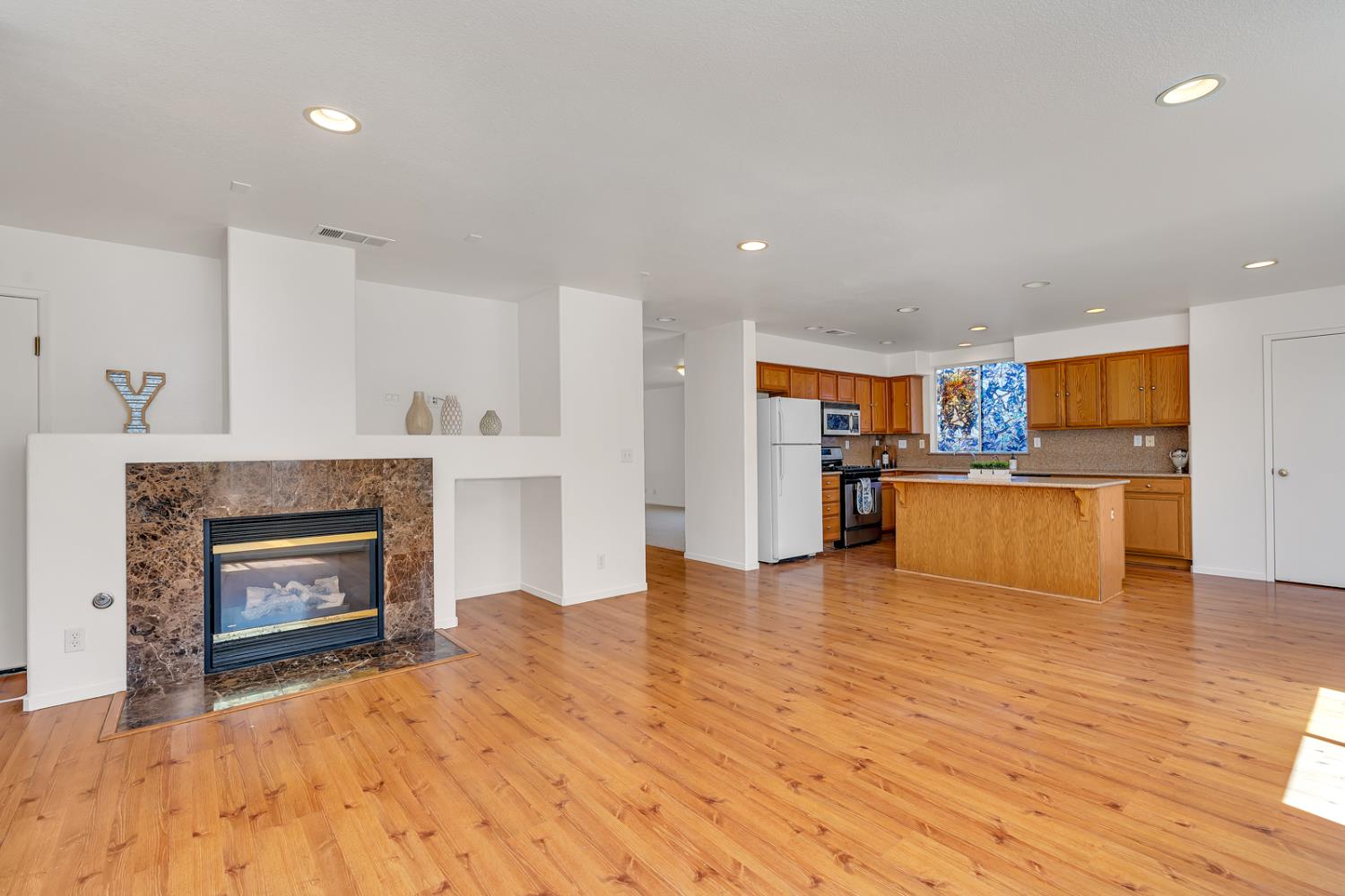 661 Sandhill Crane Dr, Los Banos, CA 93635