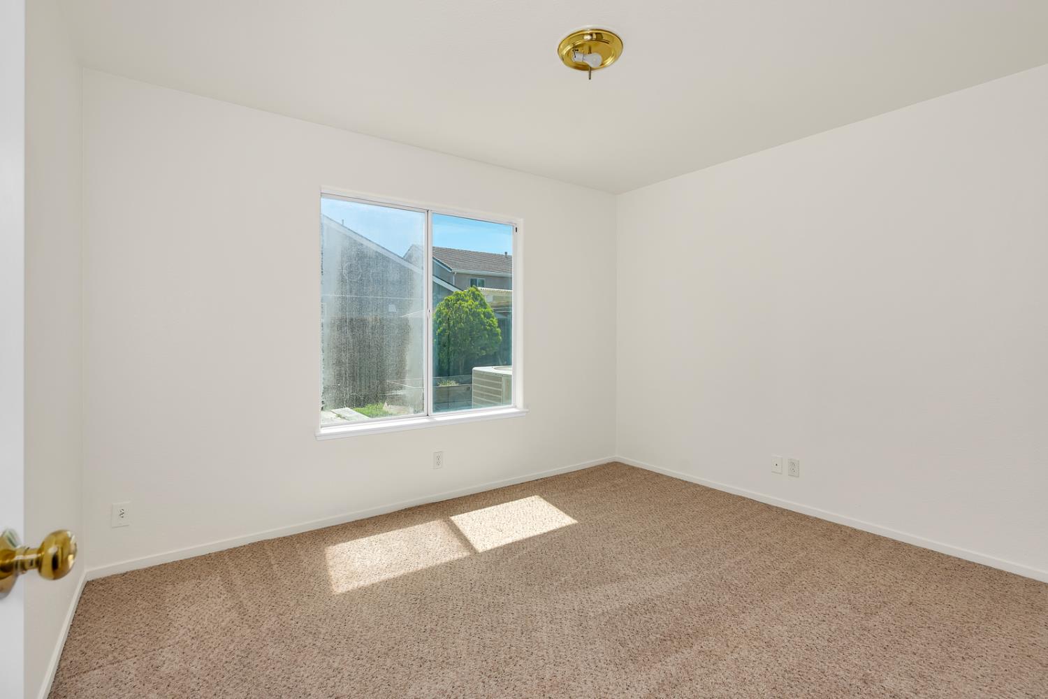 661 Sandhill Crane Dr, Los Banos, CA 93635