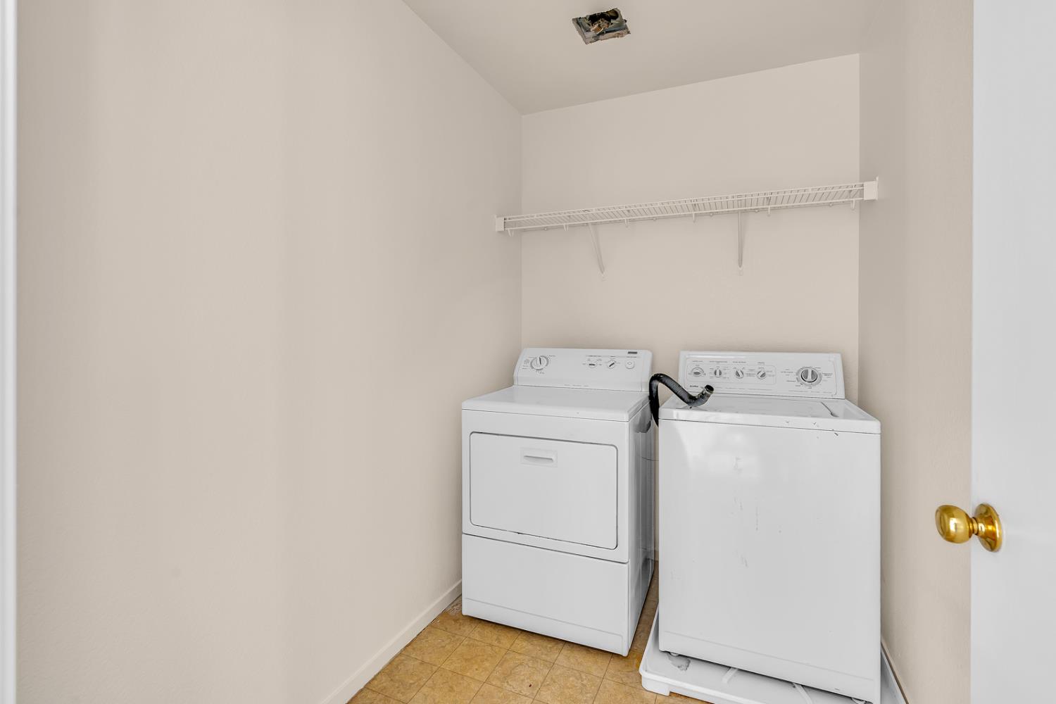 661 Sandhill Crane Dr, Los Banos, CA 93635