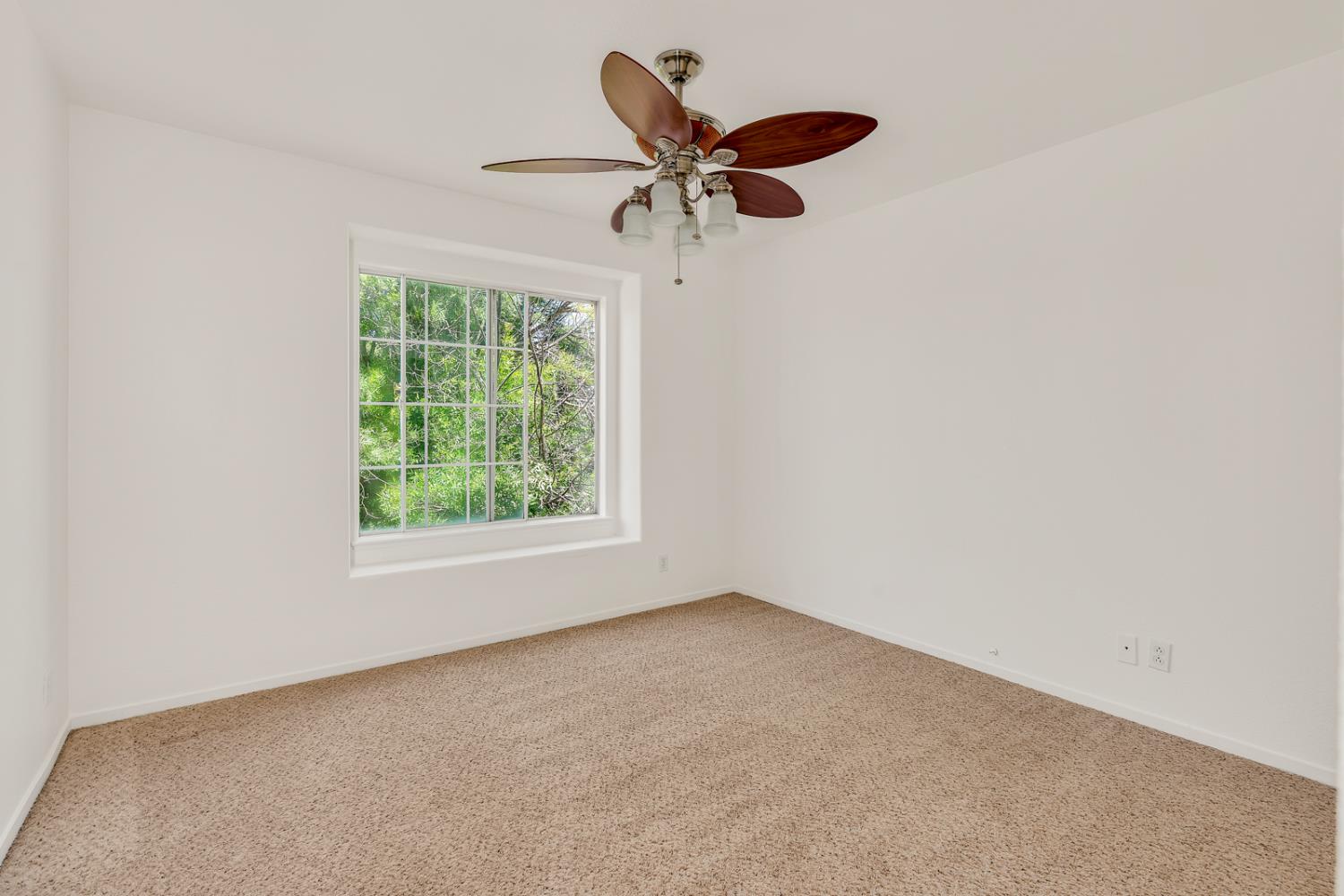 661 Sandhill Crane Dr, Los Banos, CA 93635