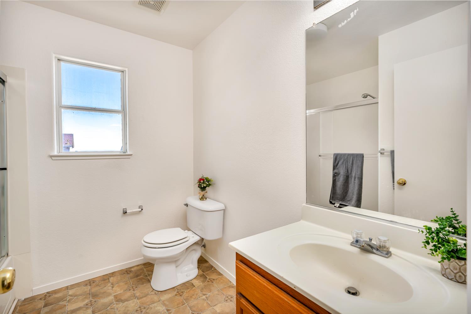 661 Sandhill Crane Dr, Los Banos, CA 93635