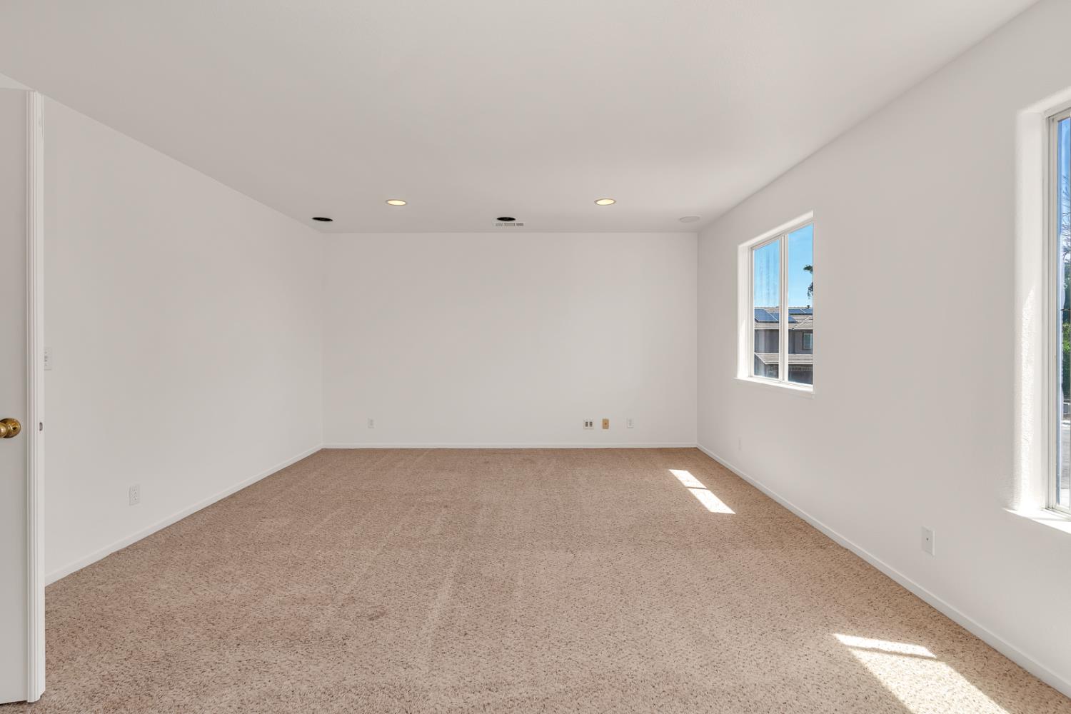 661 Sandhill Crane Dr, Los Banos, CA 93635