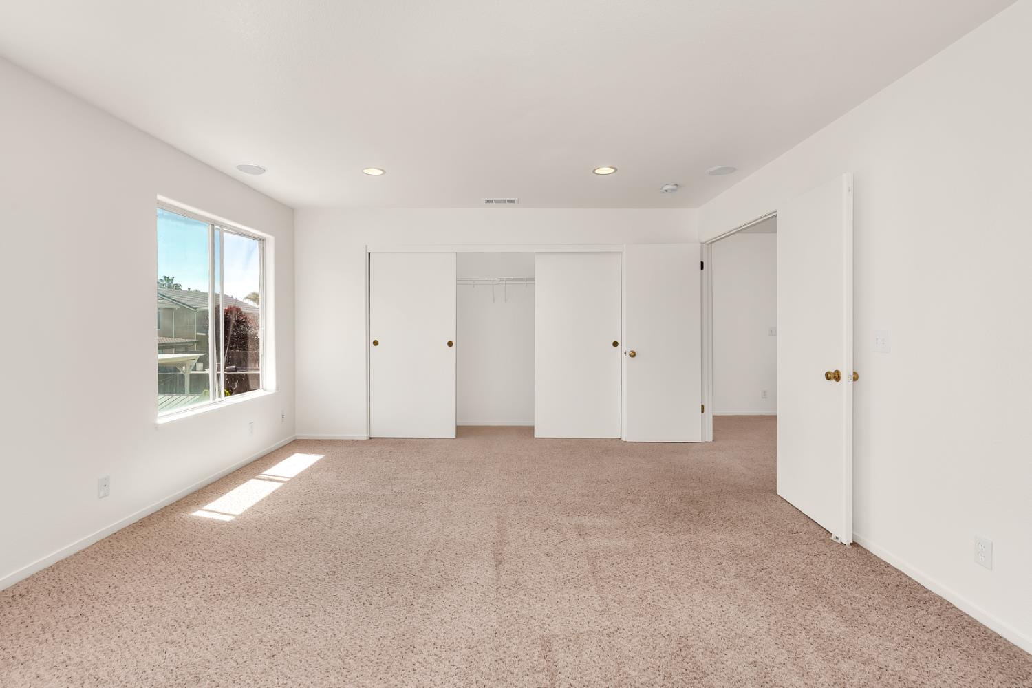 661 Sandhill Crane Dr, Los Banos, CA 93635