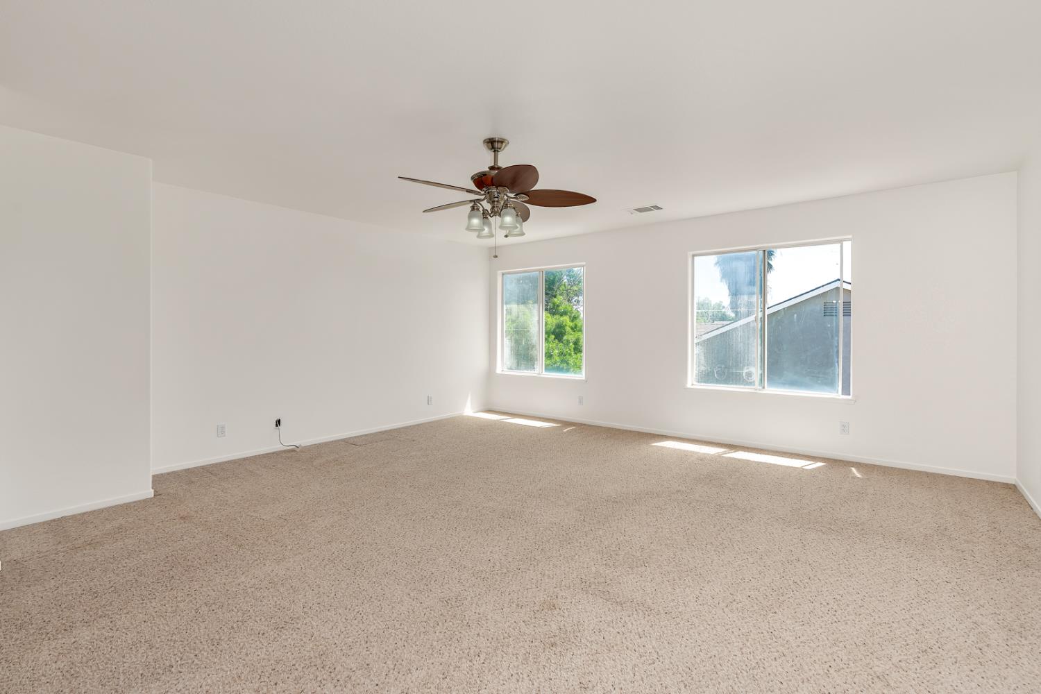 661 Sandhill Crane Dr, Los Banos, CA 93635