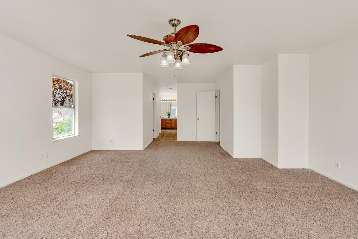 661 Sandhill Crane Dr, Los Banos, CA 93635