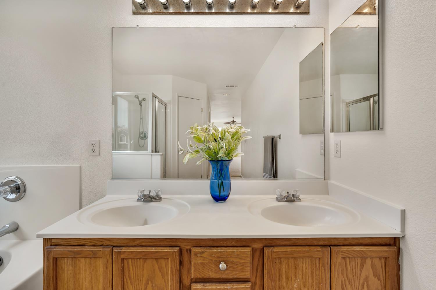 661 Sandhill Crane Dr, Los Banos, CA 93635