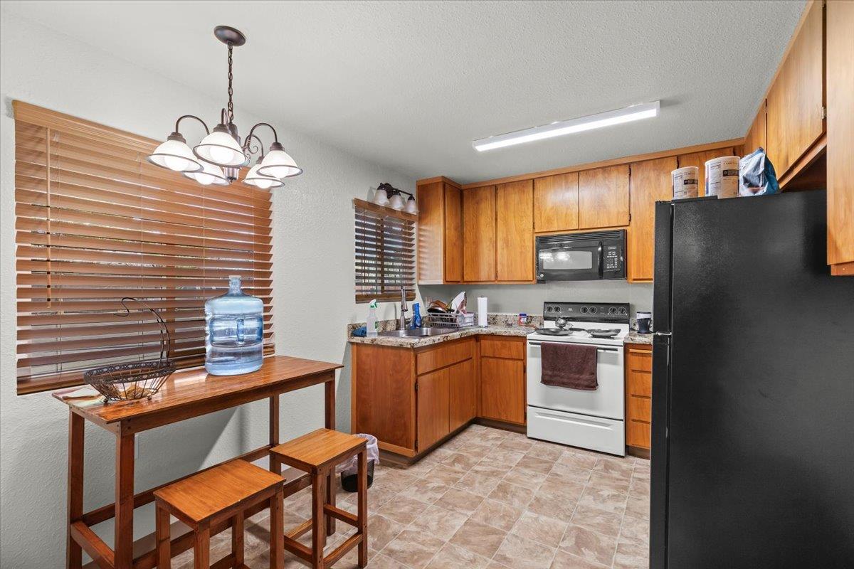 180 E J St, Oakdale, CA 95361