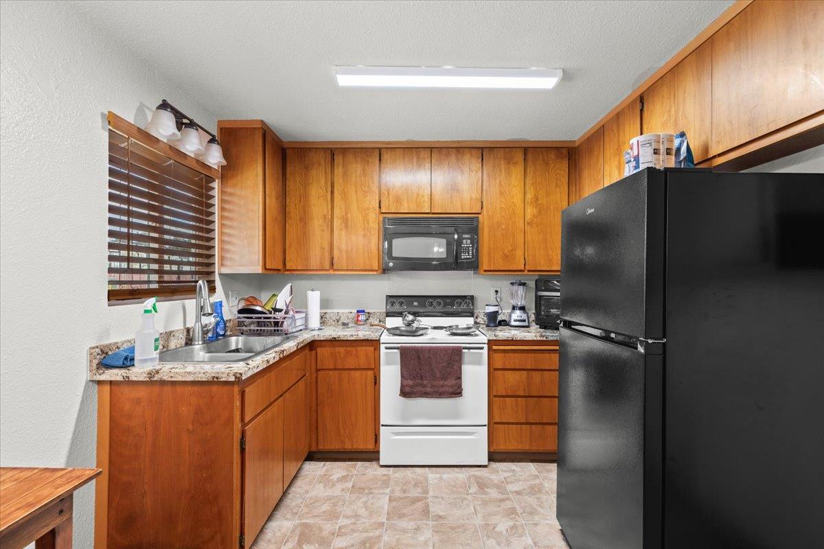 180 E J St, Oakdale, CA 95361