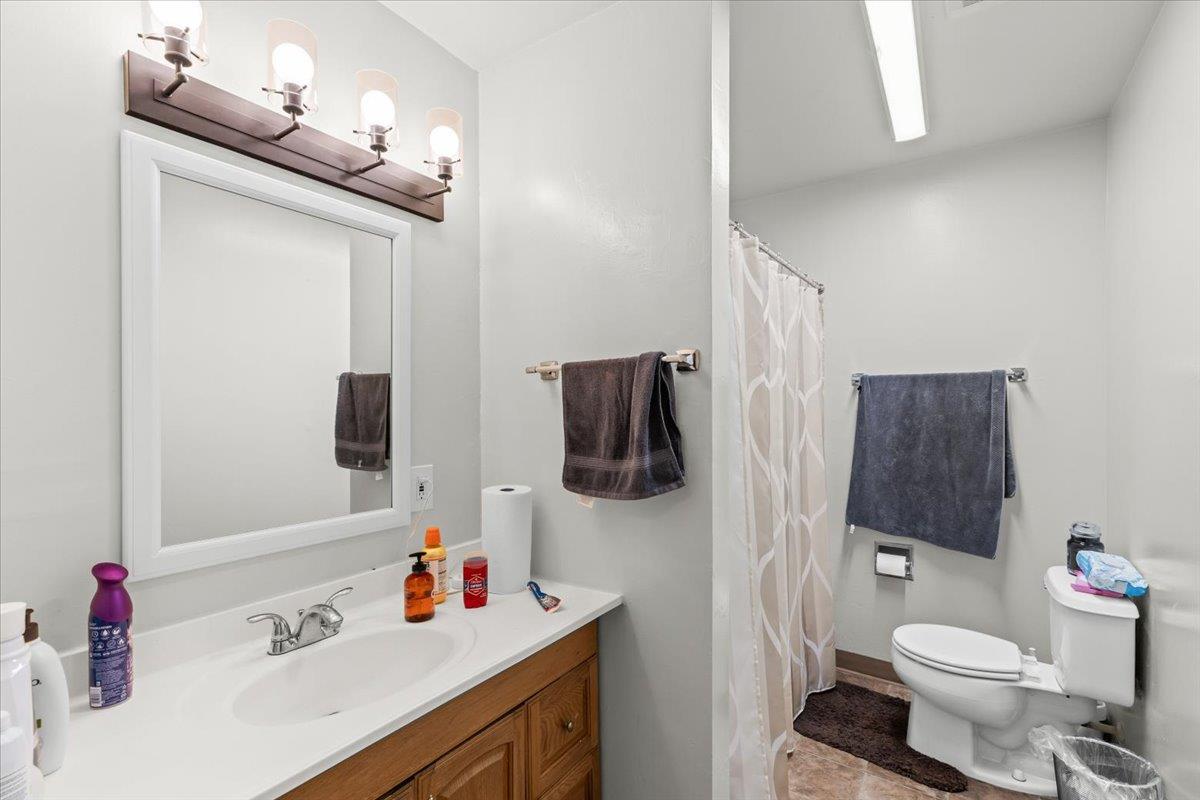 180 E J St, Oakdale, CA 95361