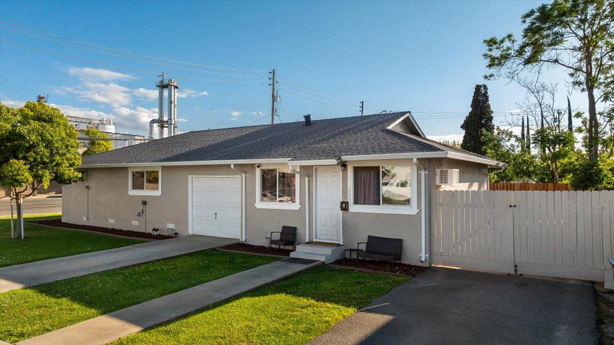 180 E J St, Oakdale, CA 95361