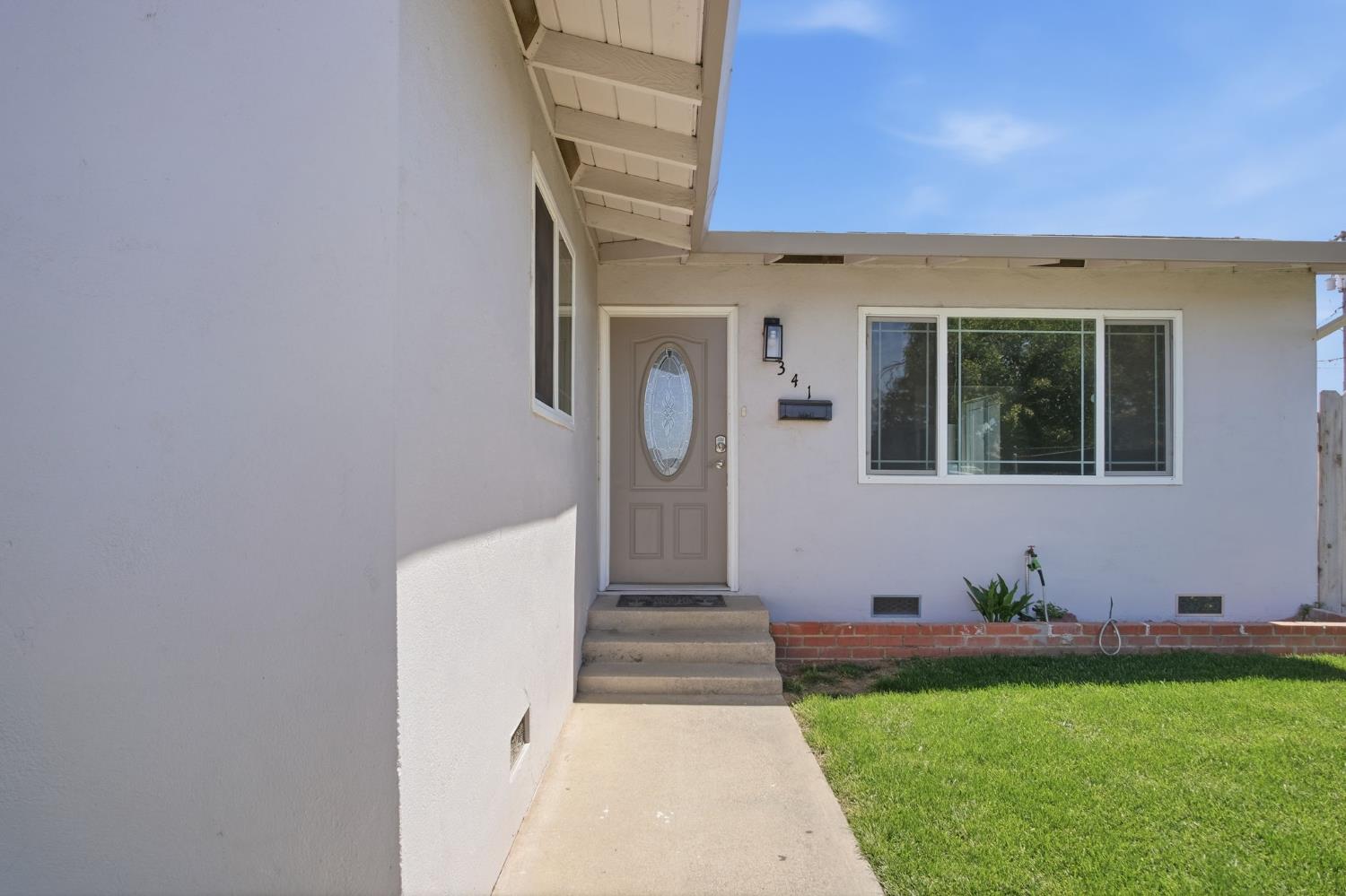 341 2nd, Livingston, CA 95334