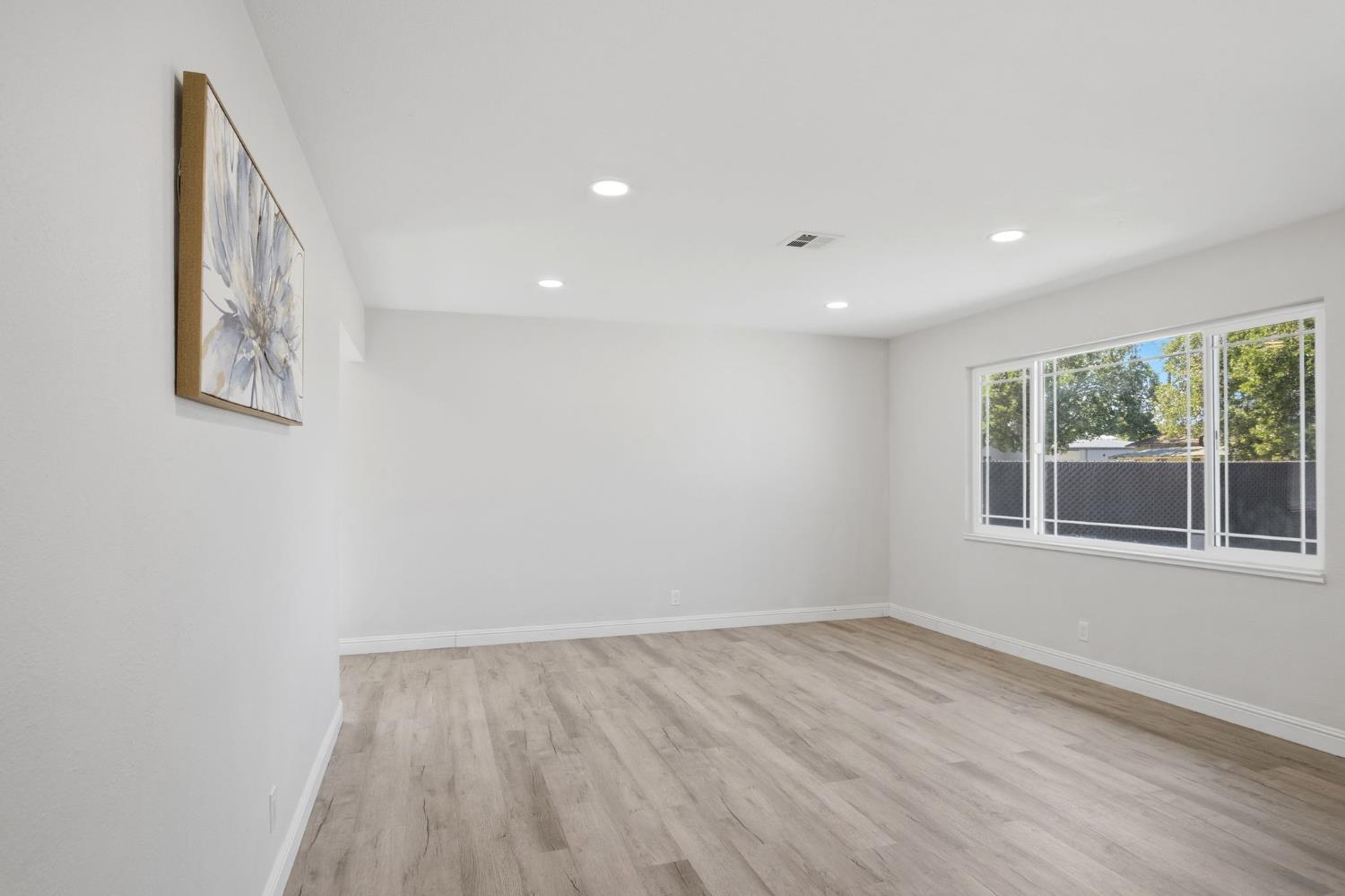 341 2nd, Livingston, CA 95334