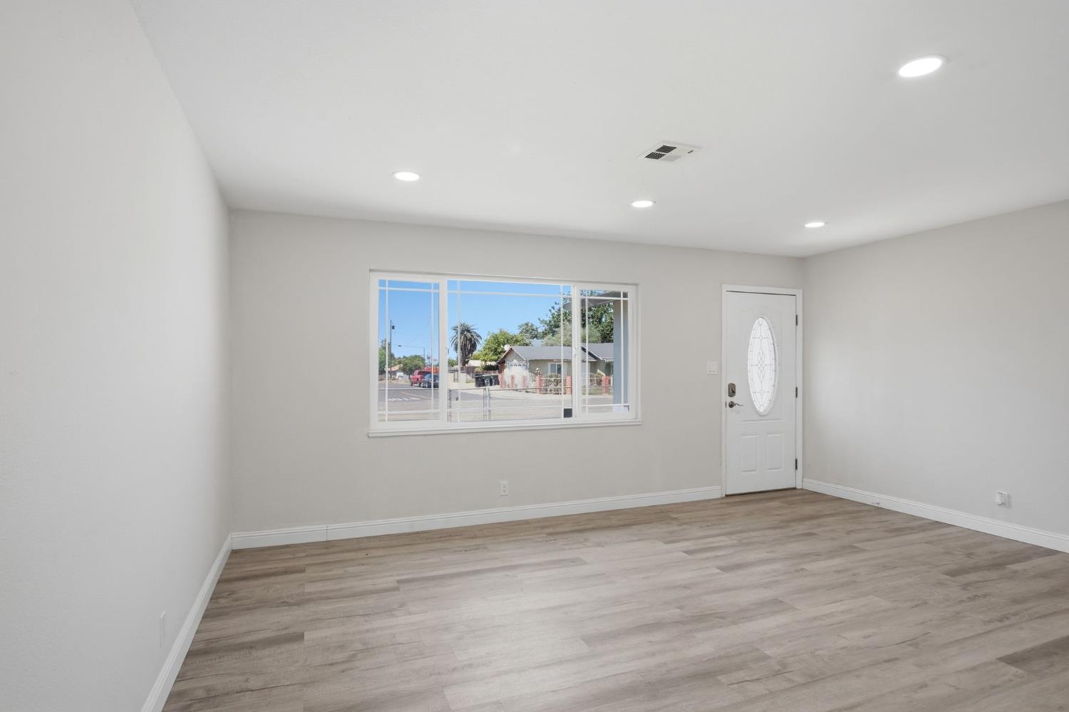 341 2nd, Livingston, CA 95334