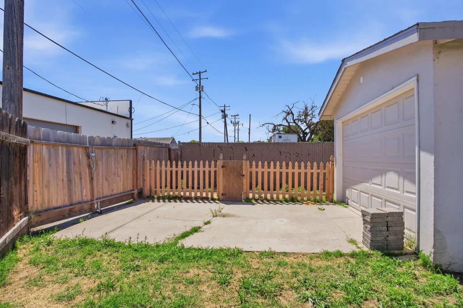 341 2nd, Livingston, CA 95334