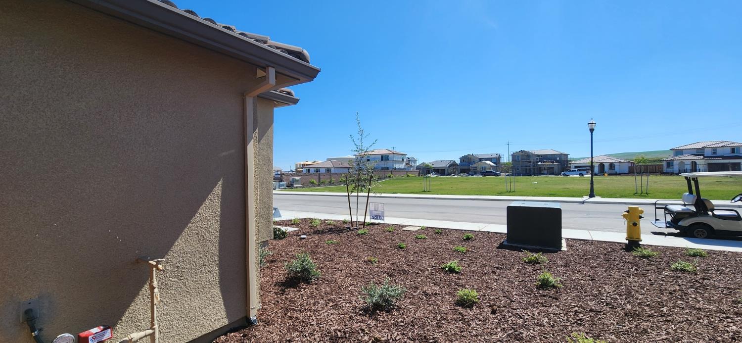 2413 Stagecoach Rd, Patterson, CA 95363