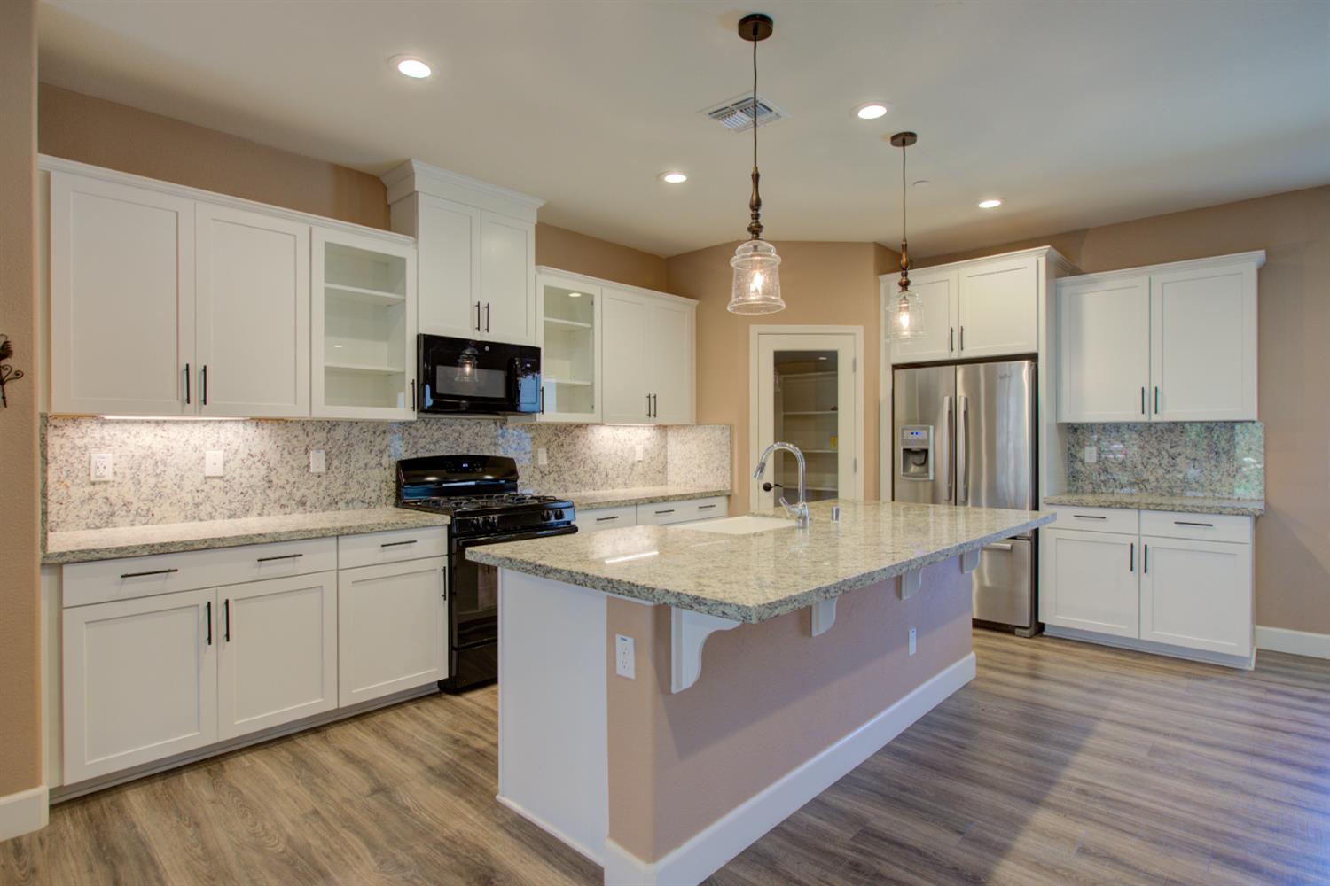 846 Grace Dr, Los Banos, CA 93635