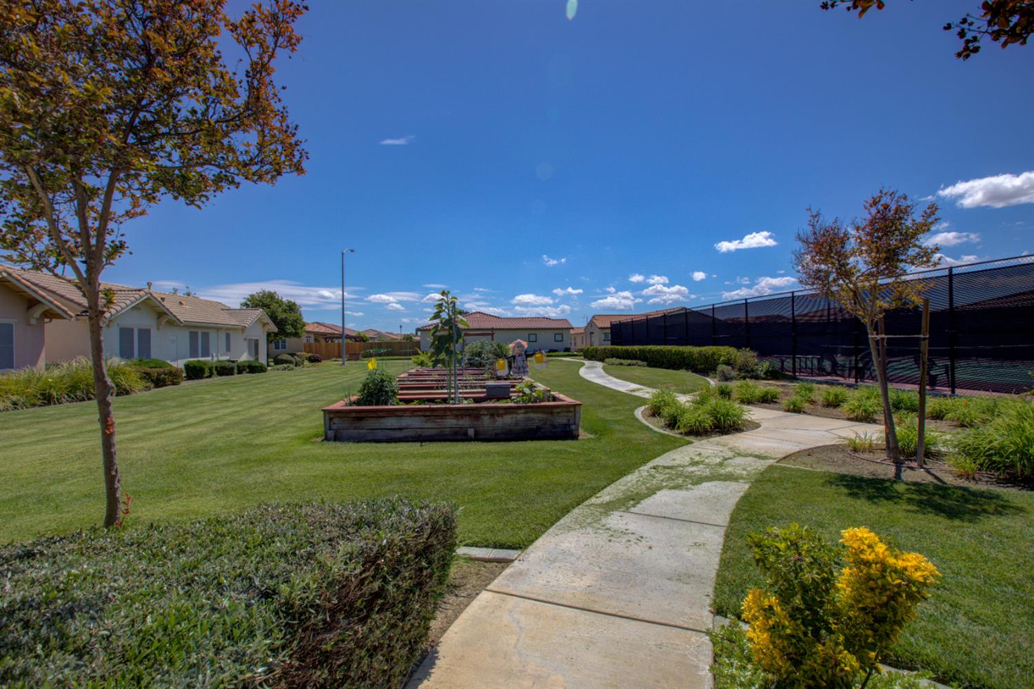 846 Grace Dr, Los Banos, CA 93635