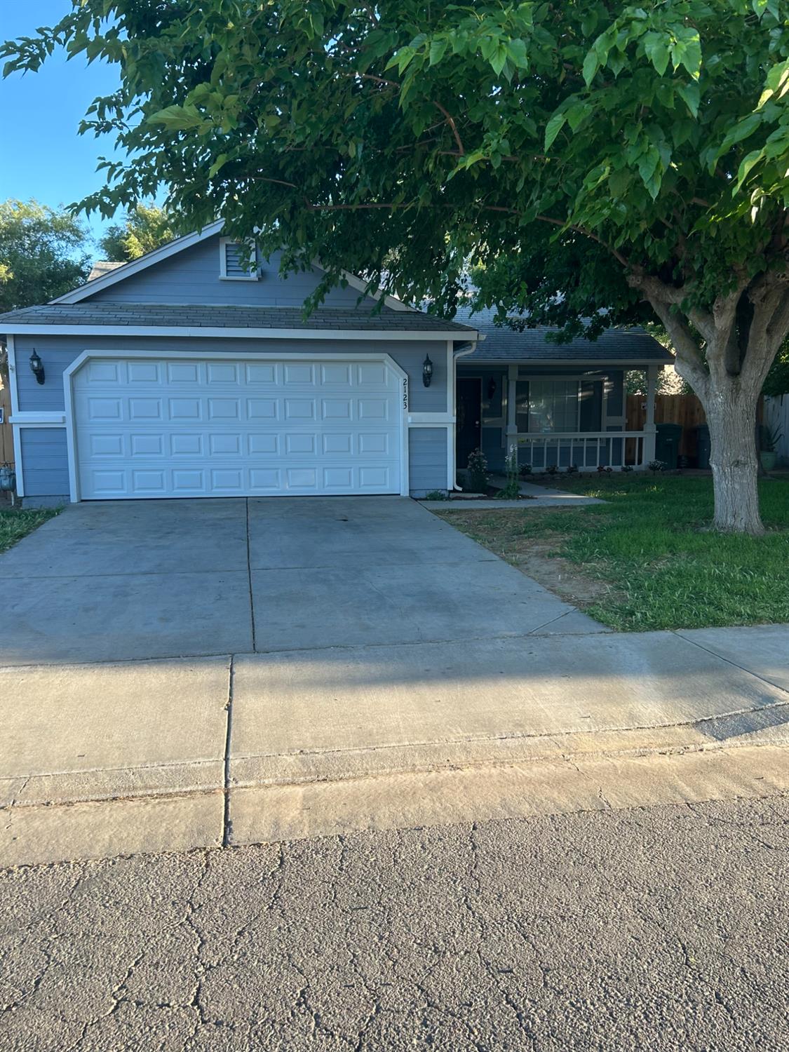 2123 Canal Farm Ln, Los Banos, CA 93635