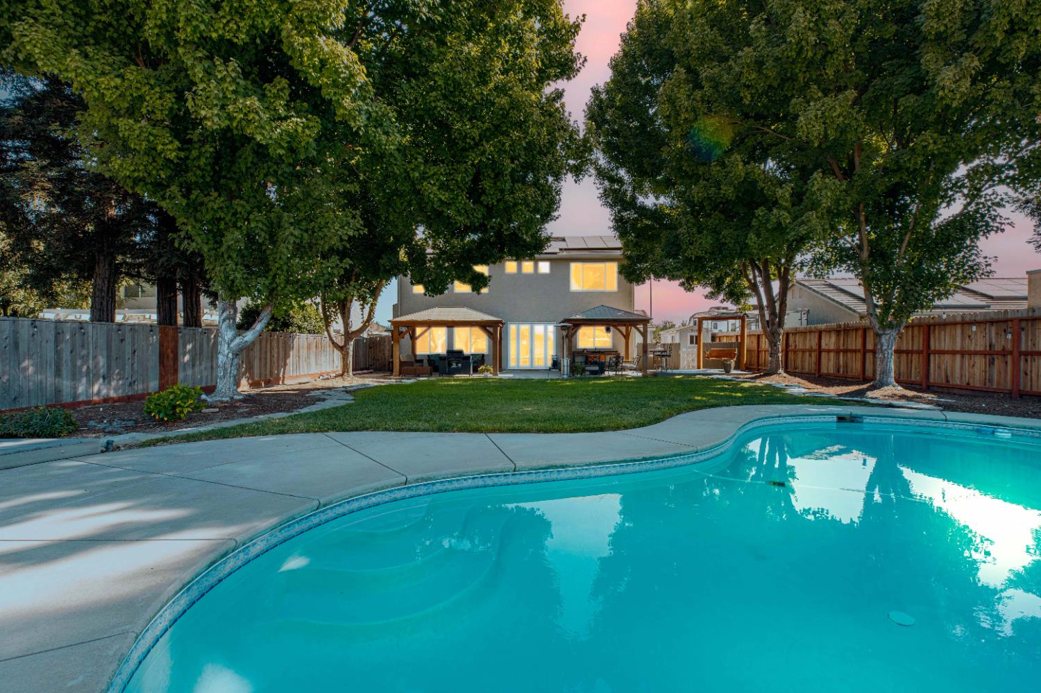 934 Fallbrook Ct, Escalon, CA 95320