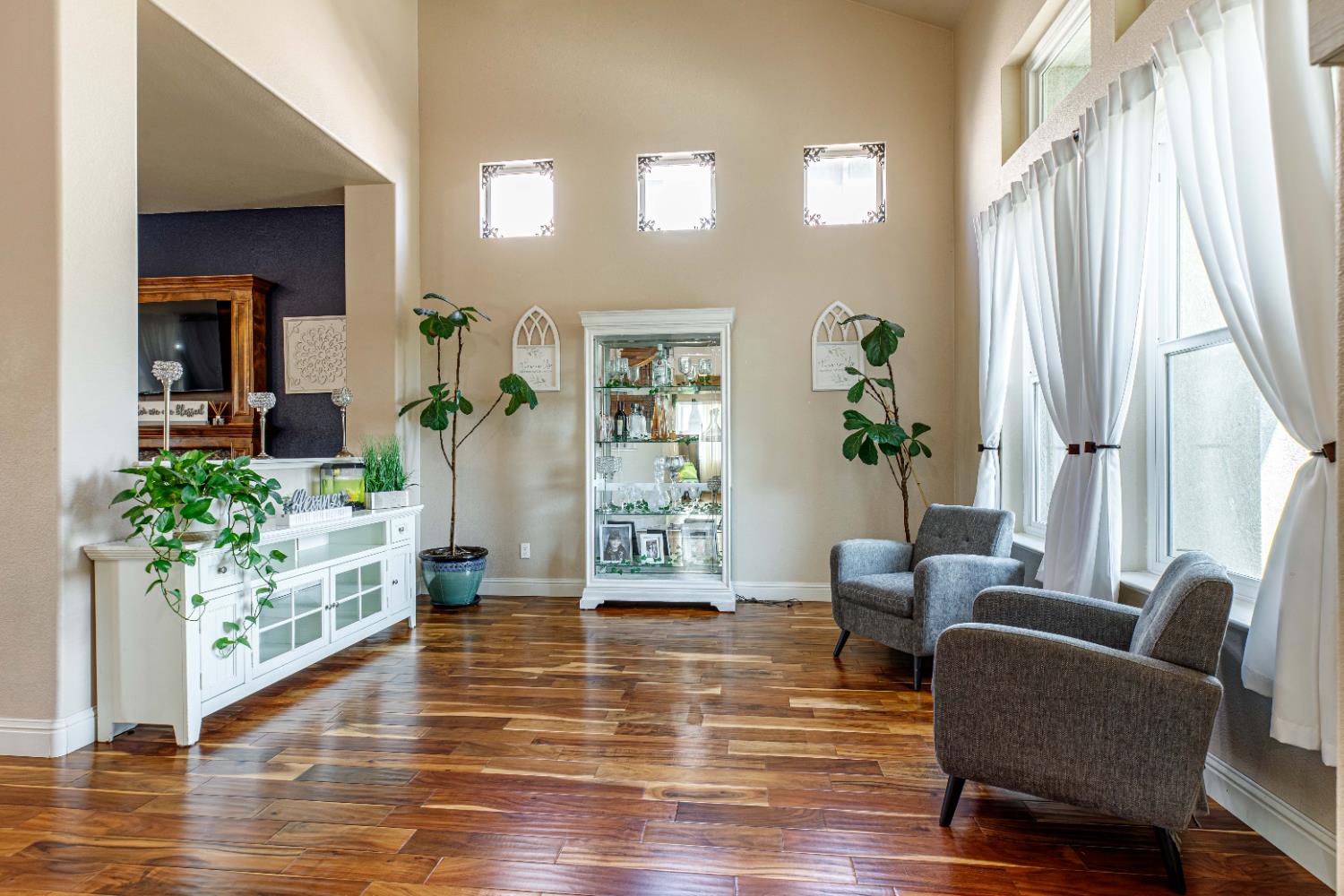 934 Fallbrook Ct, Escalon, CA 95320