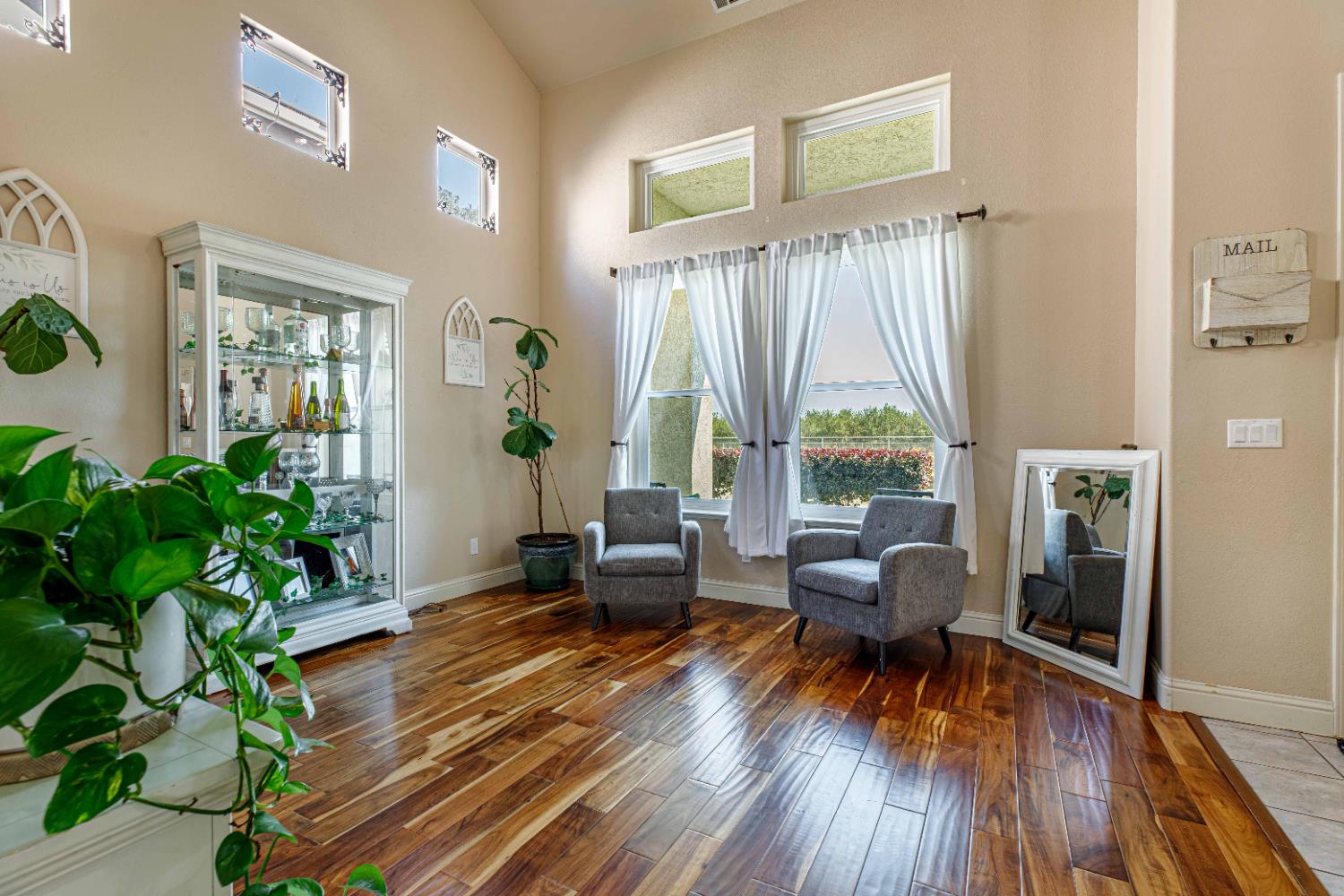 934 Fallbrook Ct, Escalon, CA 95320