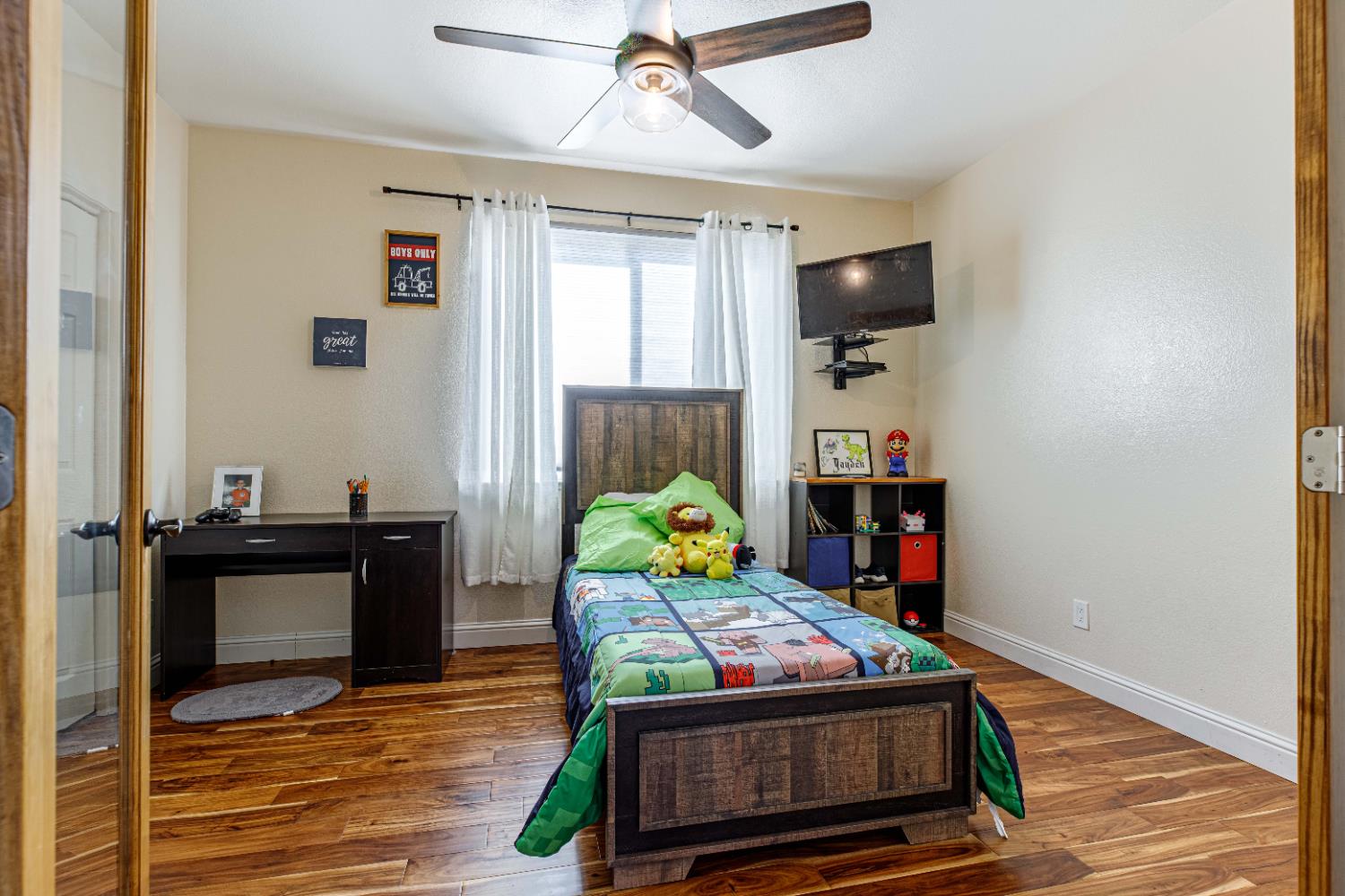 934 Fallbrook Ct, Escalon, CA 95320