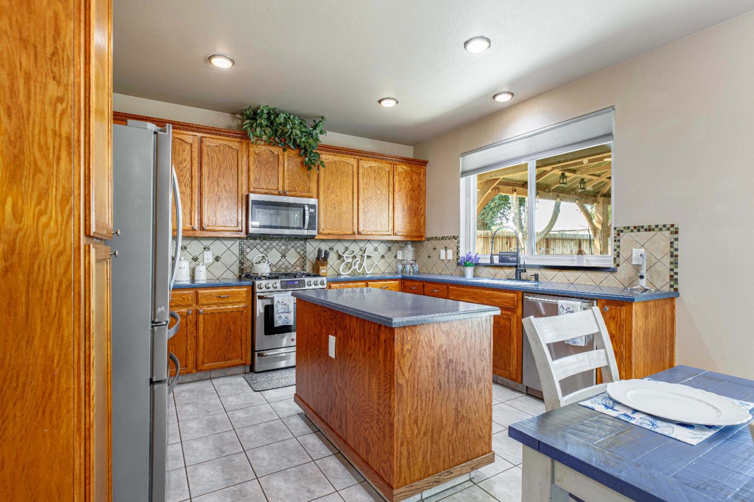 934 Fallbrook Ct, Escalon, CA 95320