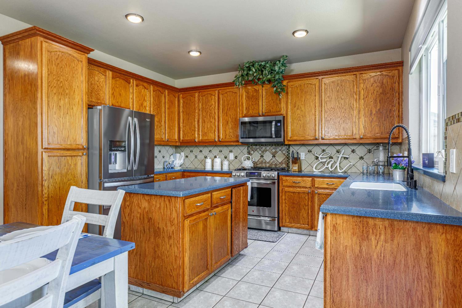 934 Fallbrook Ct, Escalon, CA 95320