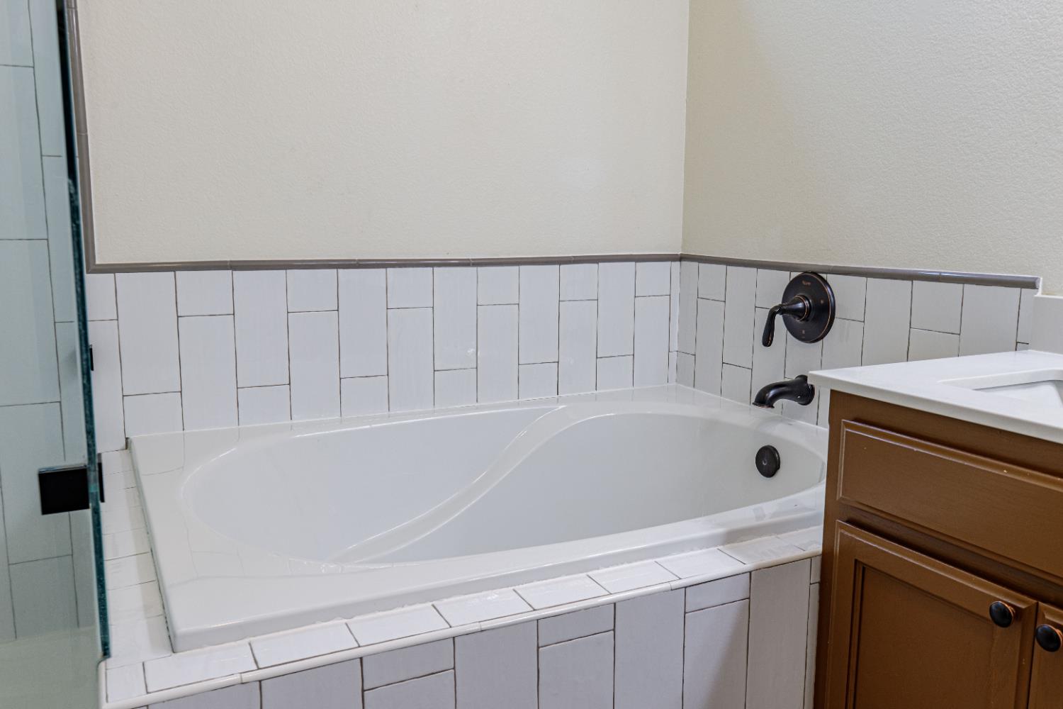 934 Fallbrook Ct, Escalon, CA 95320