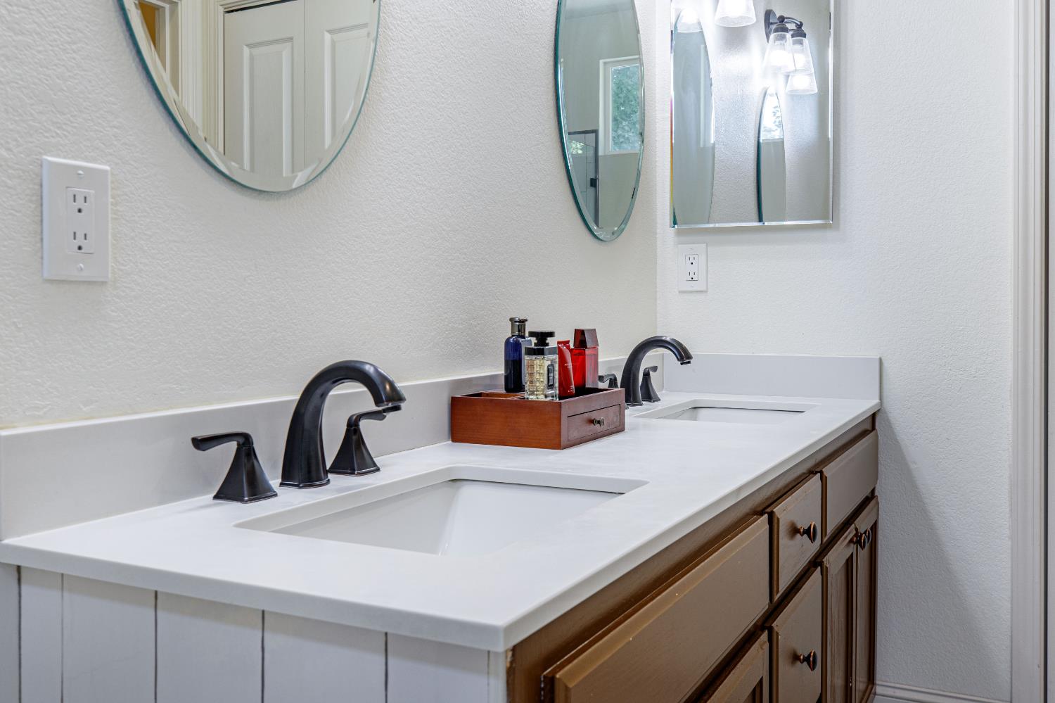 934 Fallbrook Ct, Escalon, CA 95320