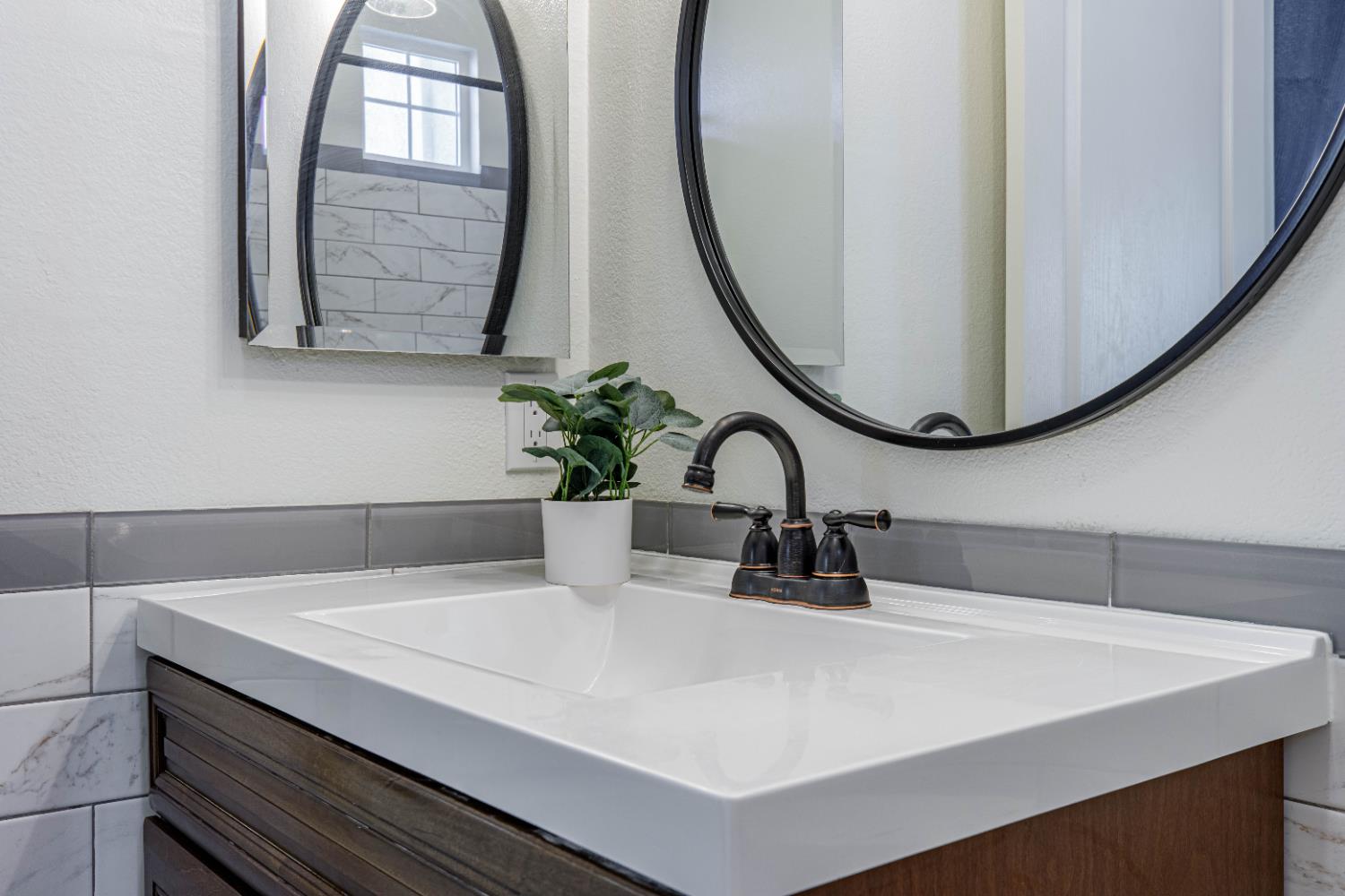 934 Fallbrook Ct, Escalon, CA 95320