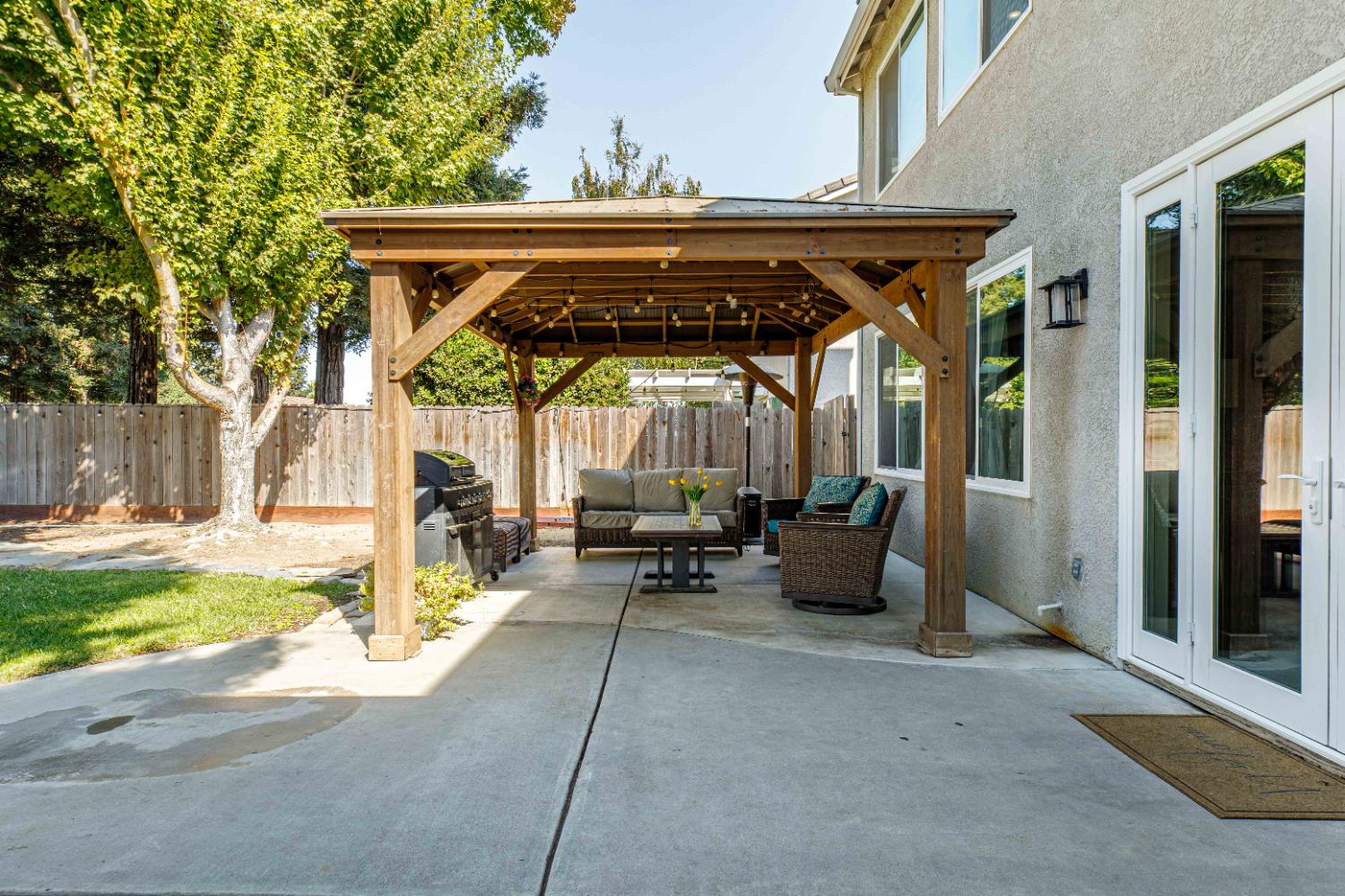 934 Fallbrook Ct, Escalon, CA 95320