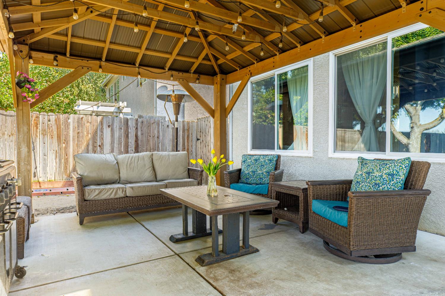 934 Fallbrook Ct, Escalon, CA 95320