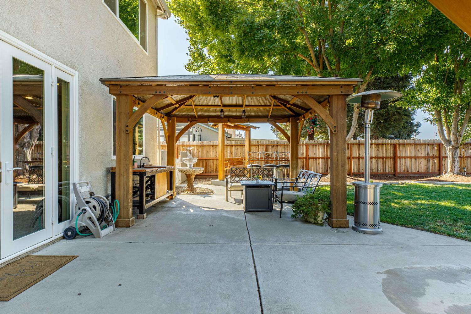 934 Fallbrook Ct, Escalon, CA 95320