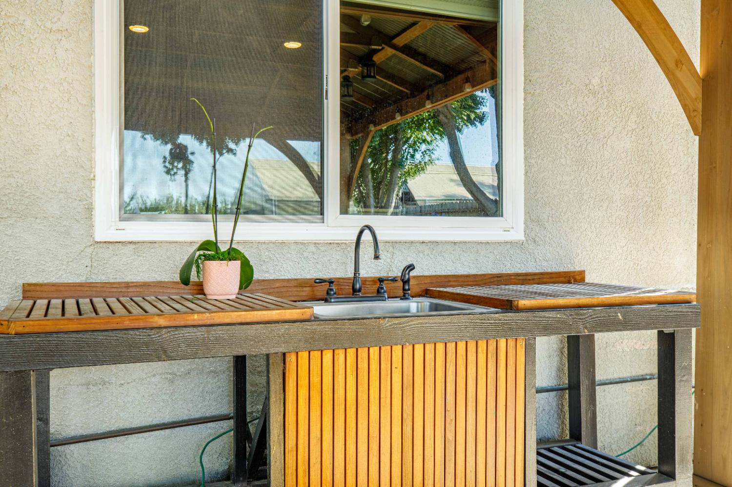 934 Fallbrook Ct, Escalon, CA 95320