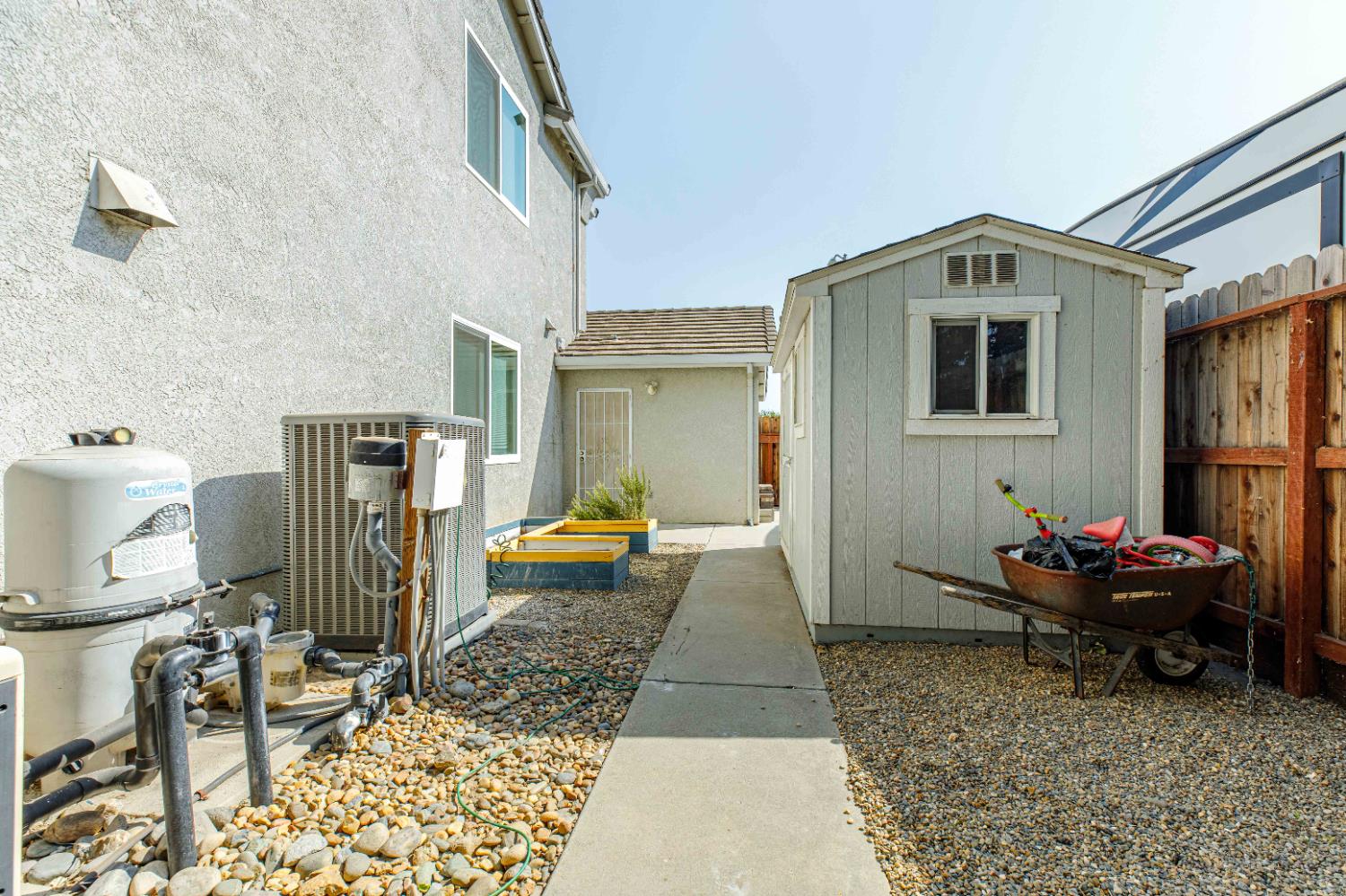 934 Fallbrook Ct, Escalon, CA 95320