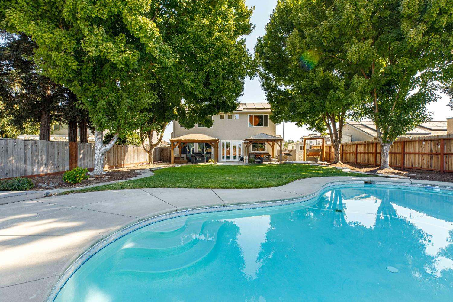 934 Fallbrook Ct, Escalon, CA 95320