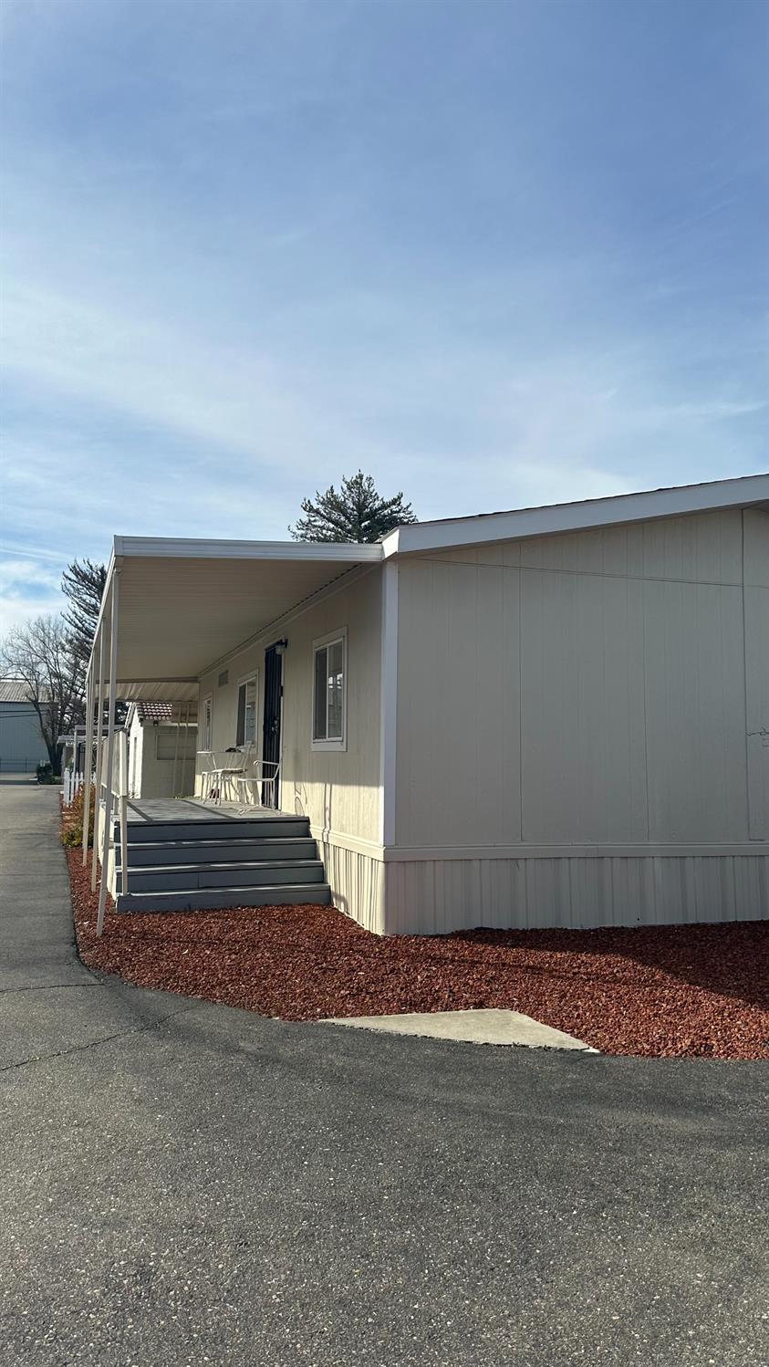 2042 Tully Rd #9, Hughson, CA 95326