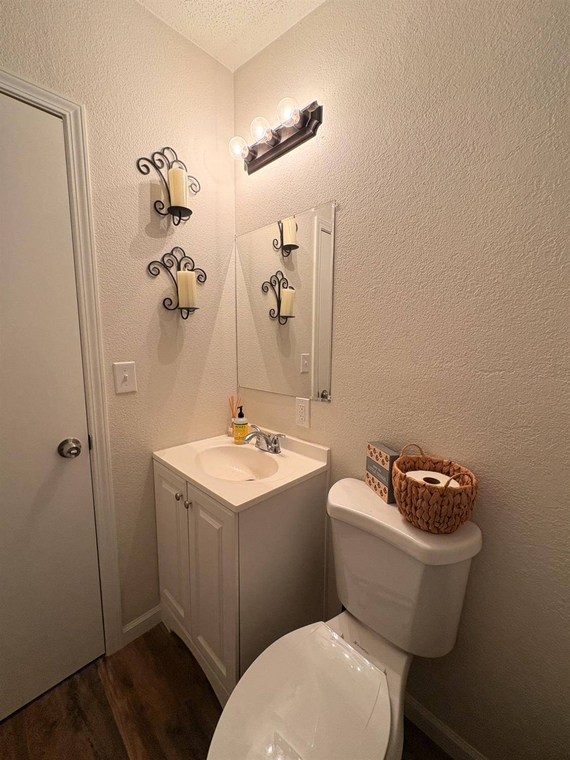 2042 Tully Rd #9, Hughson, CA 95326