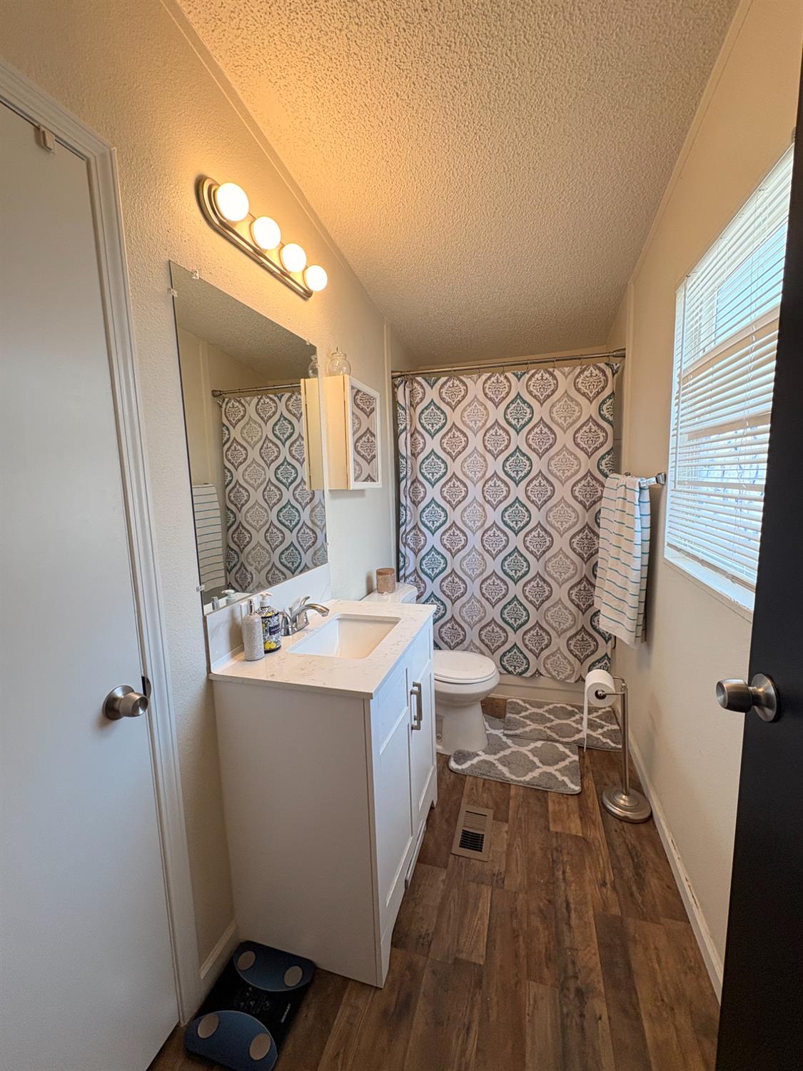 2042 Tully Rd #9, Hughson, CA 95326