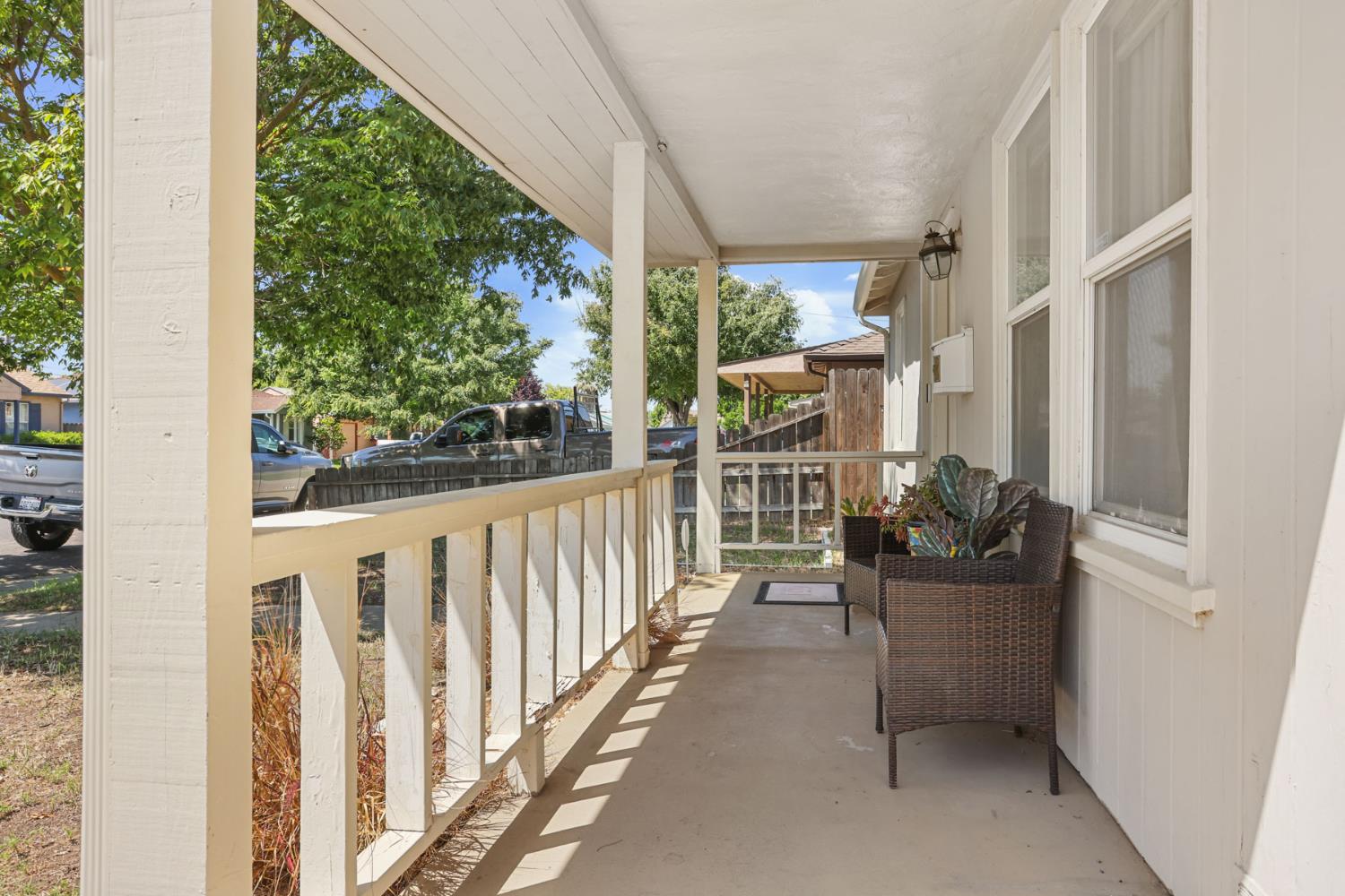 651 Pine St, Manteca, CA 95336