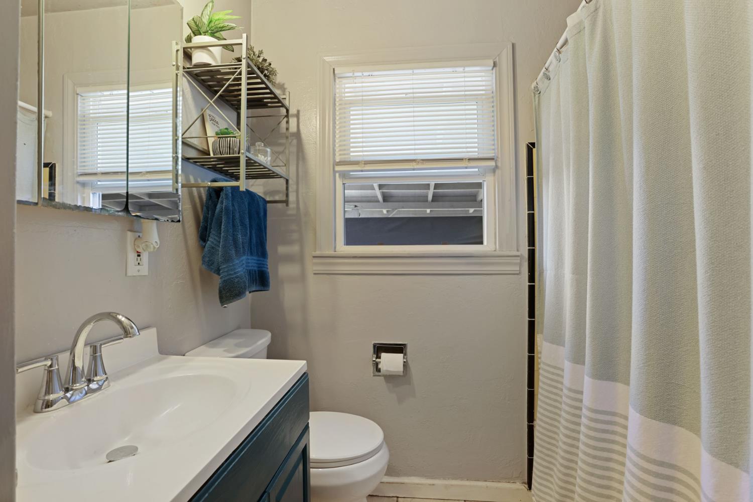 651 Pine St, Manteca, CA 95336