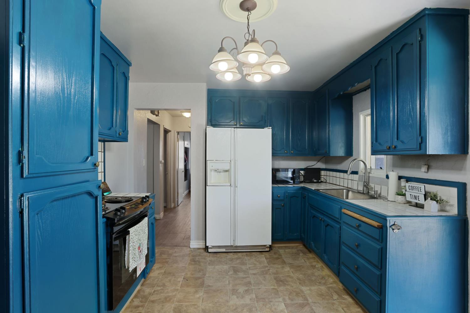 651 Pine St, Manteca, CA 95336