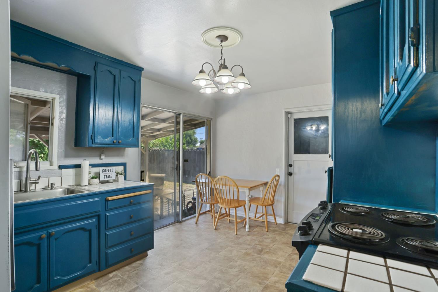 651 Pine St, Manteca, CA 95336