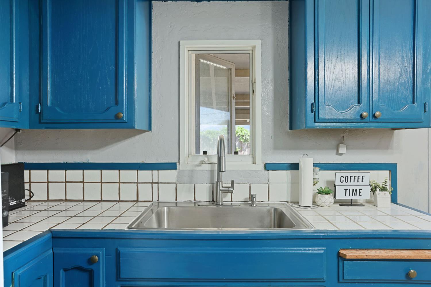 651 Pine St, Manteca, CA 95336